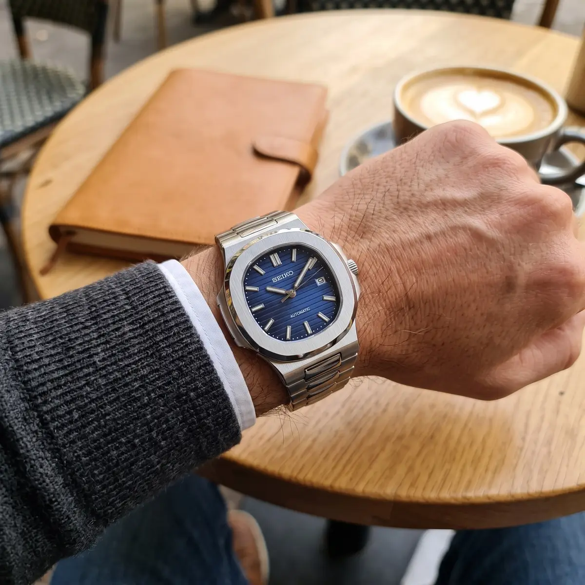 Seiko Mod Uhr NAUT MOD | Blue Classic – Automatik – am Handgelenk – Wristshot – MedoMods