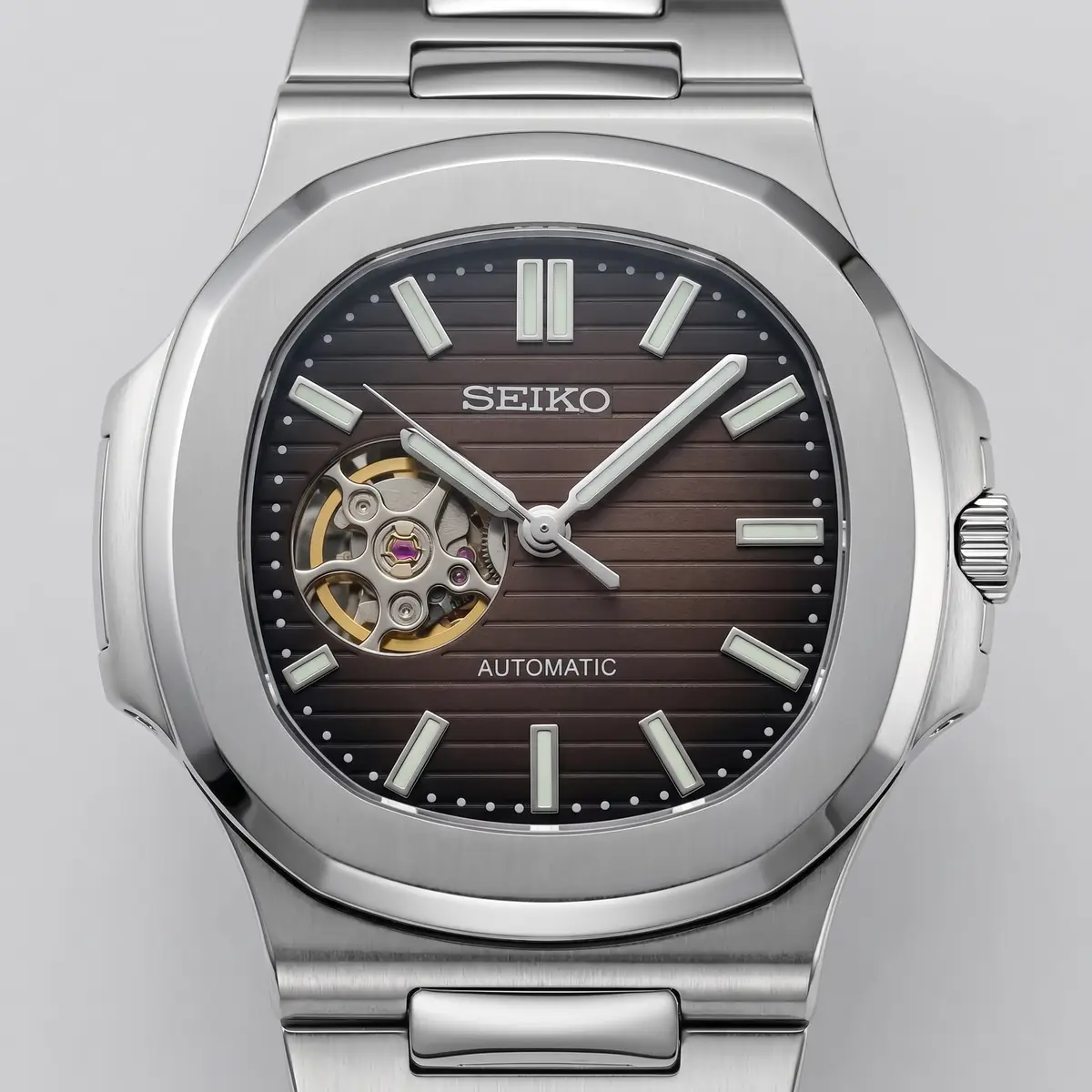 Seiko Mod Uhr NAUT MOD β BRAUN (OFFENES HERZ) β Zifferblatt Nahaufnahme β MedoMods
