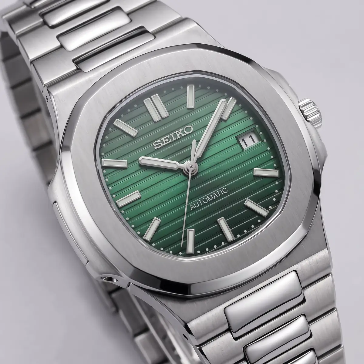 Seiko Mod Uhr NAUT MOD | Dunkelgrünes Zifferblatt – Automatik – Zifferblatt Nahaufnahme – MedoMods
