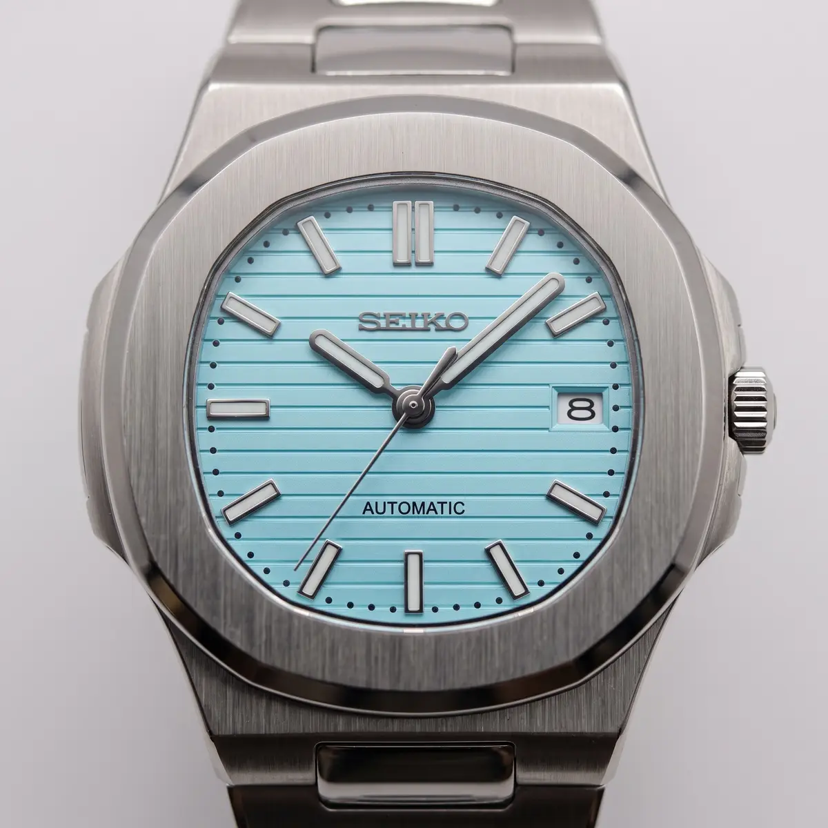 Seiko Mod Uhr NAUT MOD | Ice Blue Classic – Automatik – Zifferblatt Nahaufnahme – MedoMods