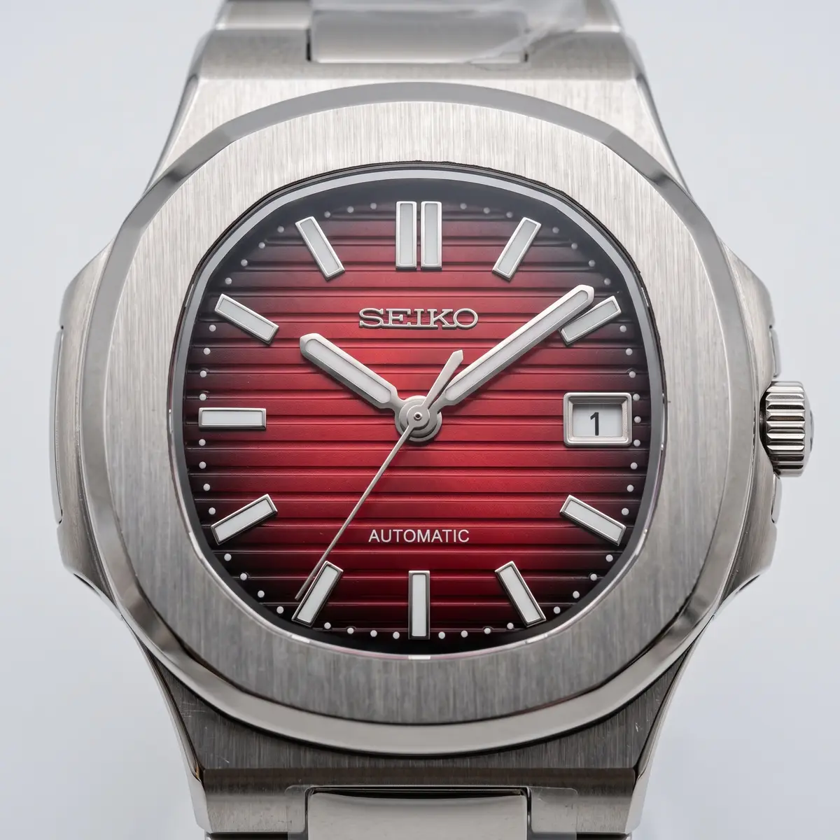 Seiko Mod Uhr NAUT MOD | Red Classic – Automatik – Zifferblatt Nahaufnahme – MedoMods