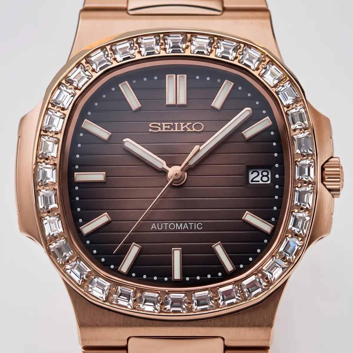 Seiko Mod Uhr NAUT MOD – ROSÉGOLD – BRAUN (DIAMANT) – Zifferblatt Nahaufnahme – MedoMods