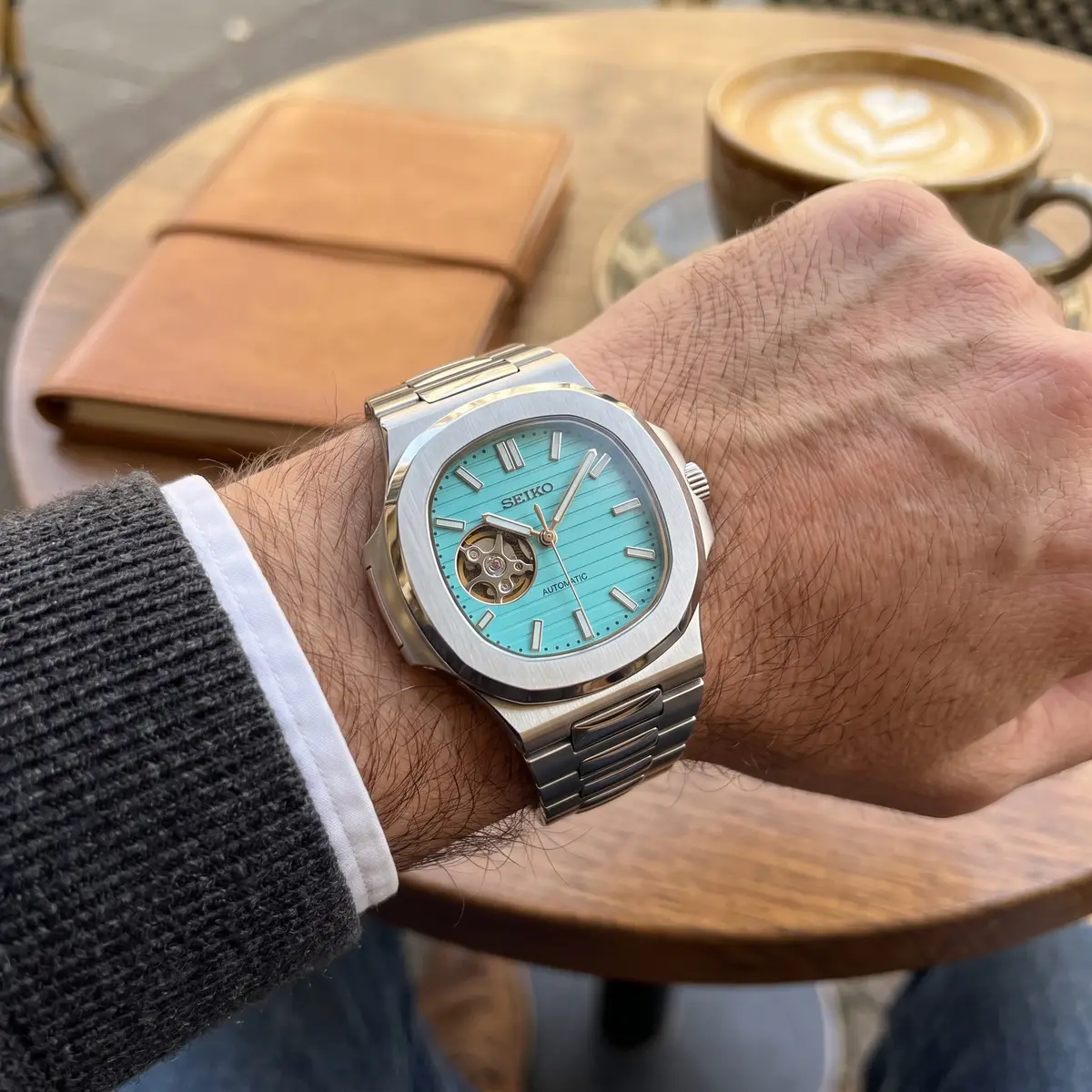 Seiko Mod Uhr NAUT MOD – TIFFANY (OFFENES HERZ) – am Handgelenk – Wristshot – MedoMods