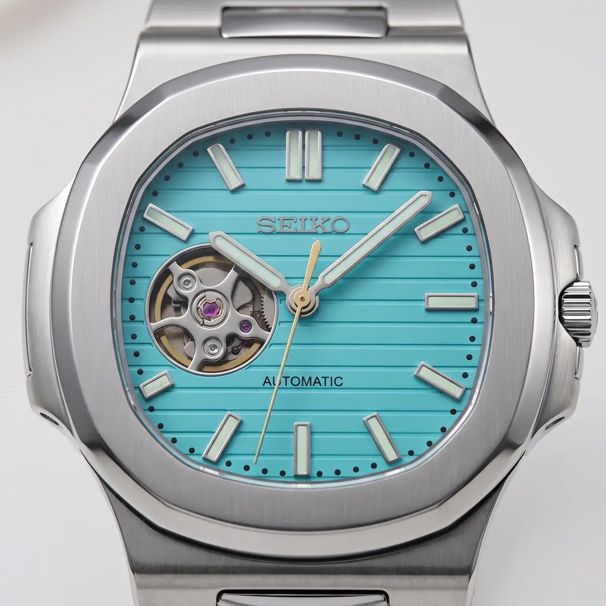 Seiko Mod Uhr NAUT MOD – TIFFANY (OFFENES HERZ) – Zifferblatt Nahaufnahme – MedoMods