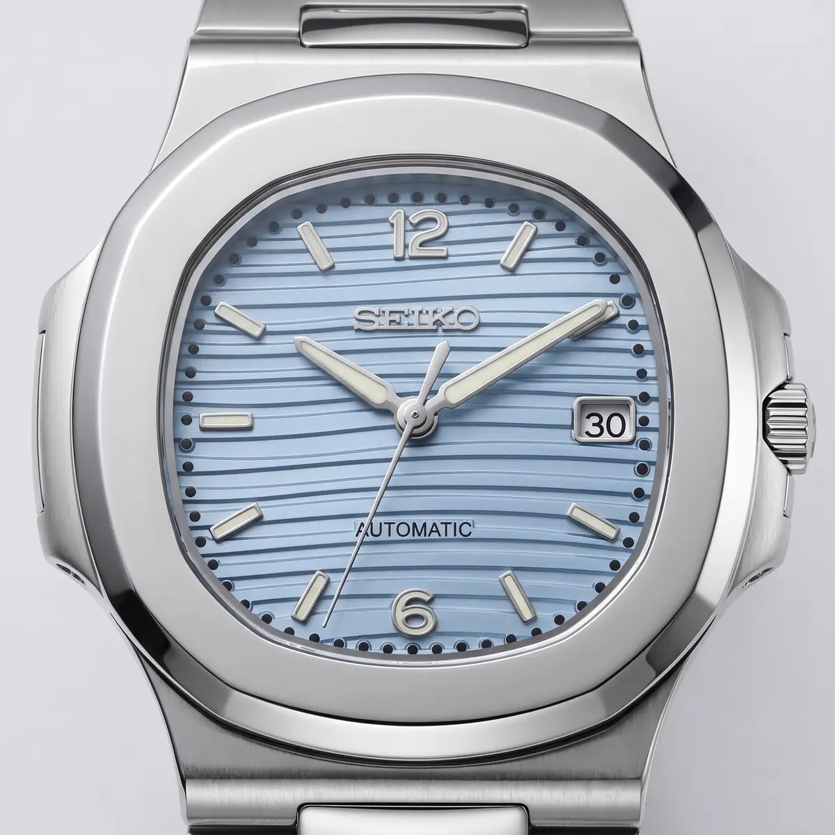 Seiko Mod Uhr NAUT MOD – WAVE BABYBLAU – Zifferblatt Nahaufnahme – MedoMods