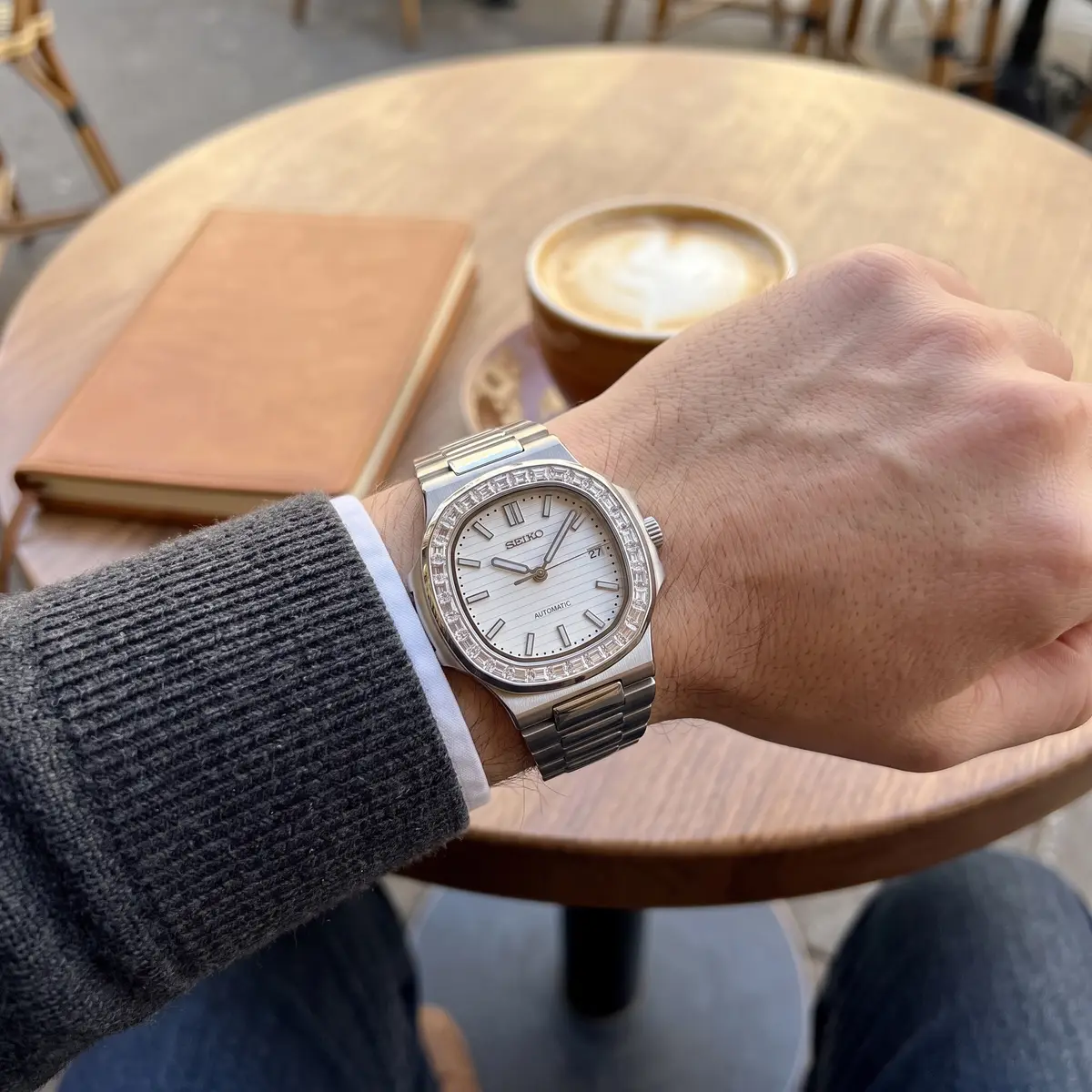 Seiko Mod Uhr NAUT MOD | Weiß (Diamantlünette) – Automatik – am Handgelenk – Wristshot – MedoMods