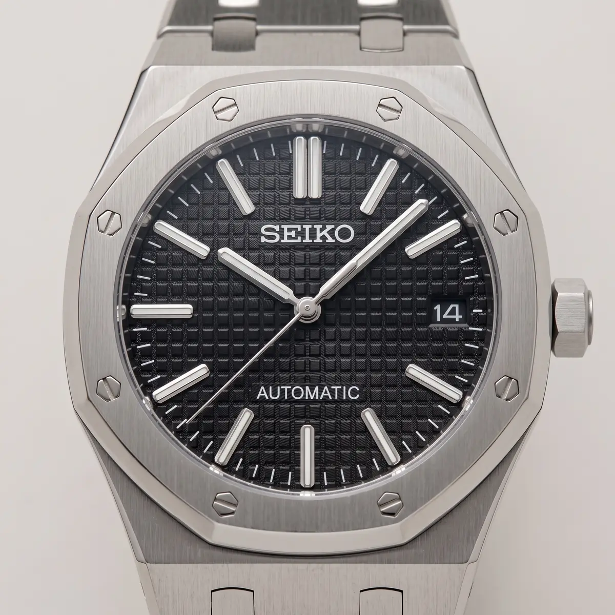 Seiko Mod Uhr OAK MOD – SCHWARZ – Zifferblatt Nahaufnahme – MedoMods