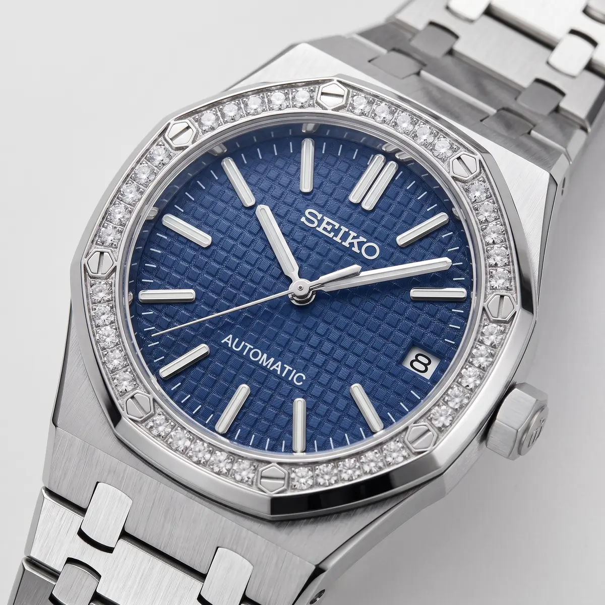 Seiko Mod Uhr EICHENHOLZ – BLAU (GEM) – Zifferblatt Nahaufnahme – MedoMods