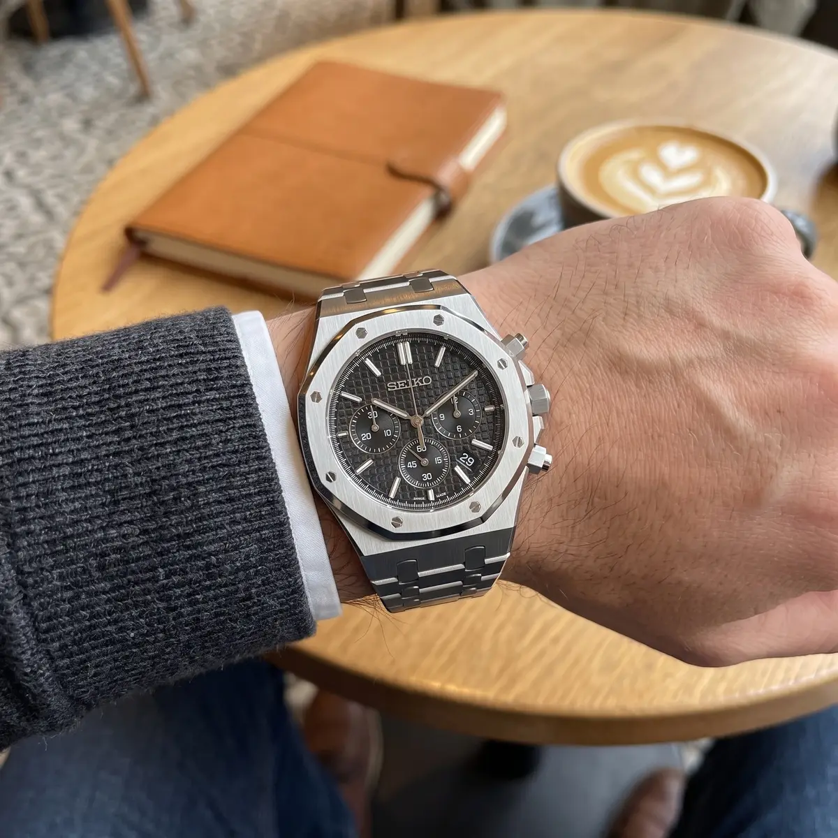Seiko Mod Uhr OAK MOD | Chronograph β Schwarzes Zifferblatt β am Handgelenk β Wristshot β MedoMods
