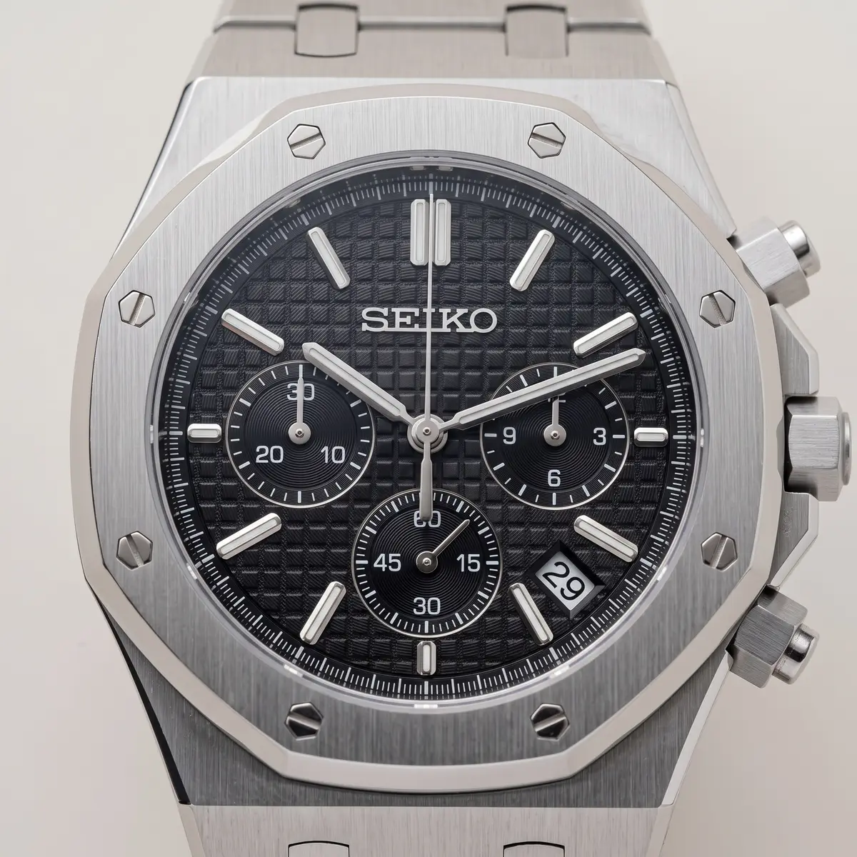 Seiko Mod Uhr OAK MOD | Chronograph β Schwarzes Zifferblatt β Zifferblatt Nahaufnahme β MedoMods