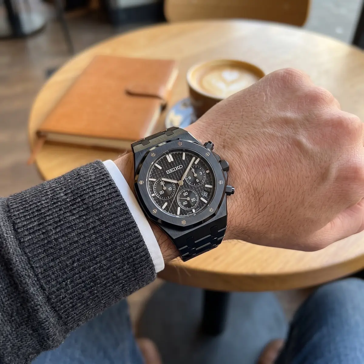 Seiko Mod Uhr OAK MOD CHRONOGRAPH β BLACKED OUT β am Handgelenk β Wristshot β MedoMods