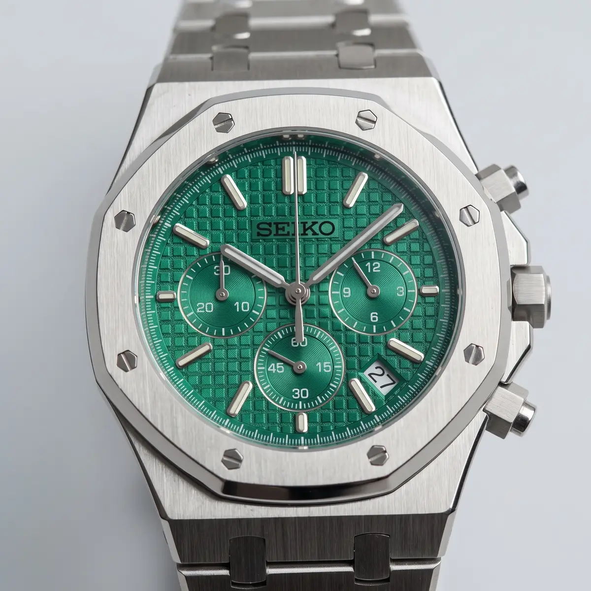Seiko Mod Uhr OAK MOD | Chronograph Grün – Zifferblatt Nahaufnahme – MedoMods