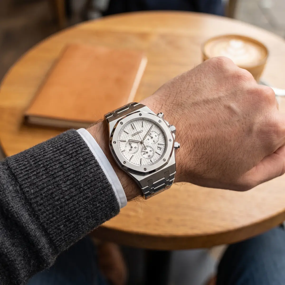 Seiko Mod Uhr OAK MOD CHRONOGRAPH – WEISS – am Handgelenk – Wristshot – MedoMods