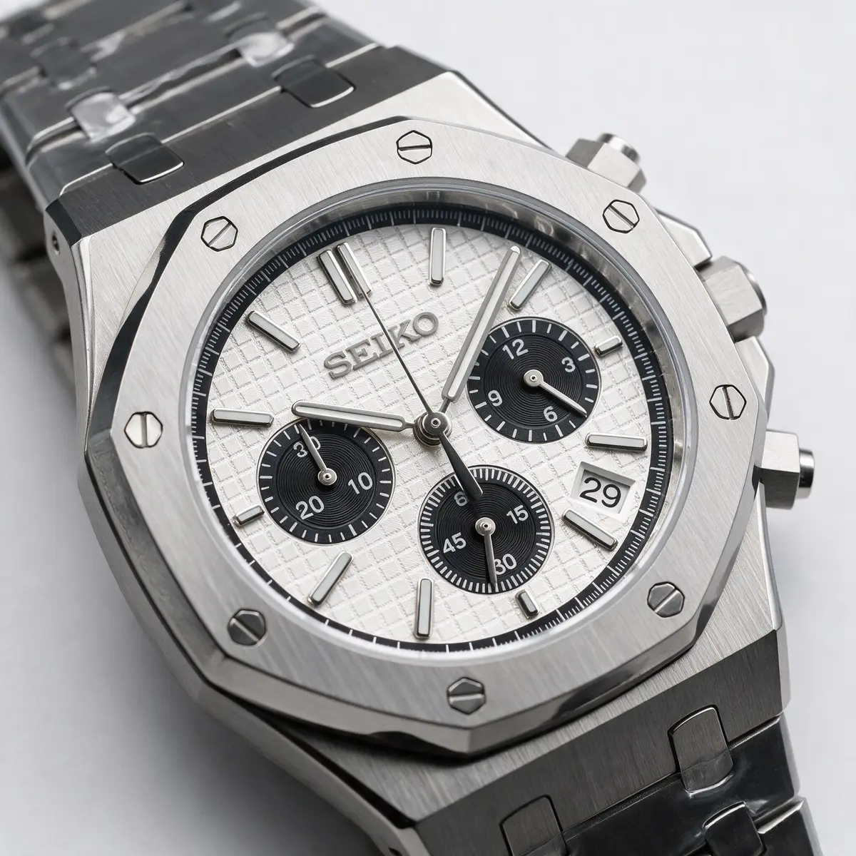 Seiko Mod Uhr OAK MOD | Panda-Chronograph – Zifferblatt Nahaufnahme – MedoMods