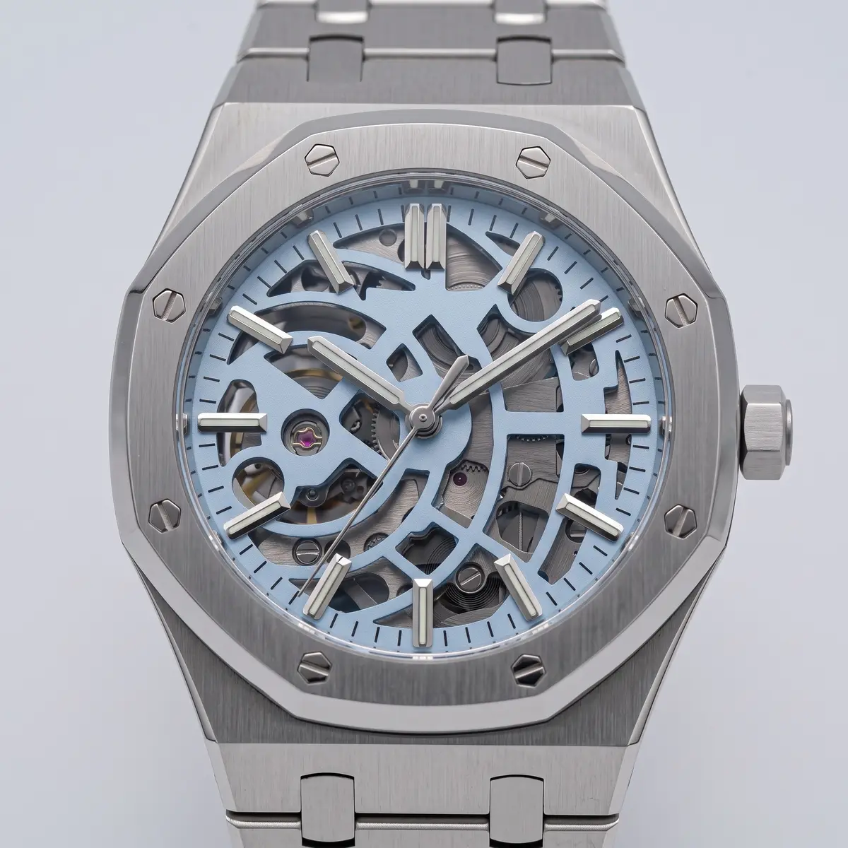 Seiko Mod Uhr OAK MOD – SKELETON BABYBLAU – Zifferblatt Nahaufnahme – MedoMods