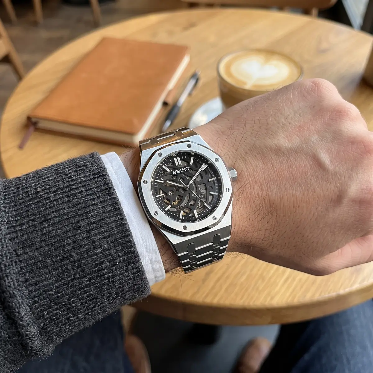 Seiko Mod Uhr OAK MOD – SKELETON – am Handgelenk – Wristshot – MedoMods