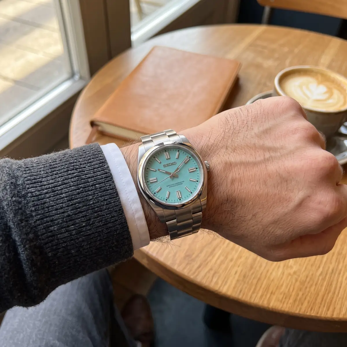 Seiko Mod Uhr OYST MOD – TÜRKIS – am Handgelenk – Wristshot – MedoMods