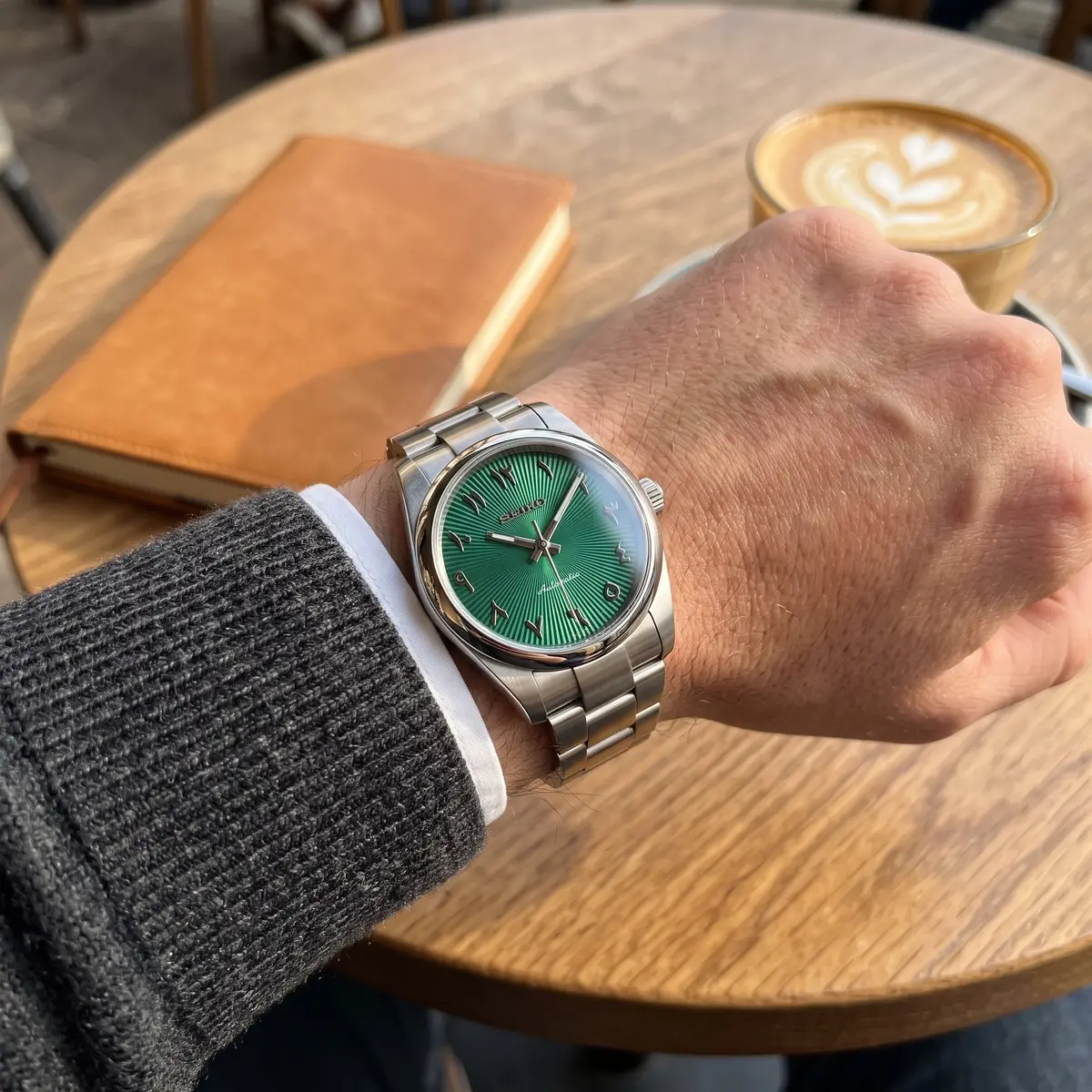 Seiko Mod Uhr OYSTER MOD – GRÜN – am Handgelenk – Wristshot – MedoMods