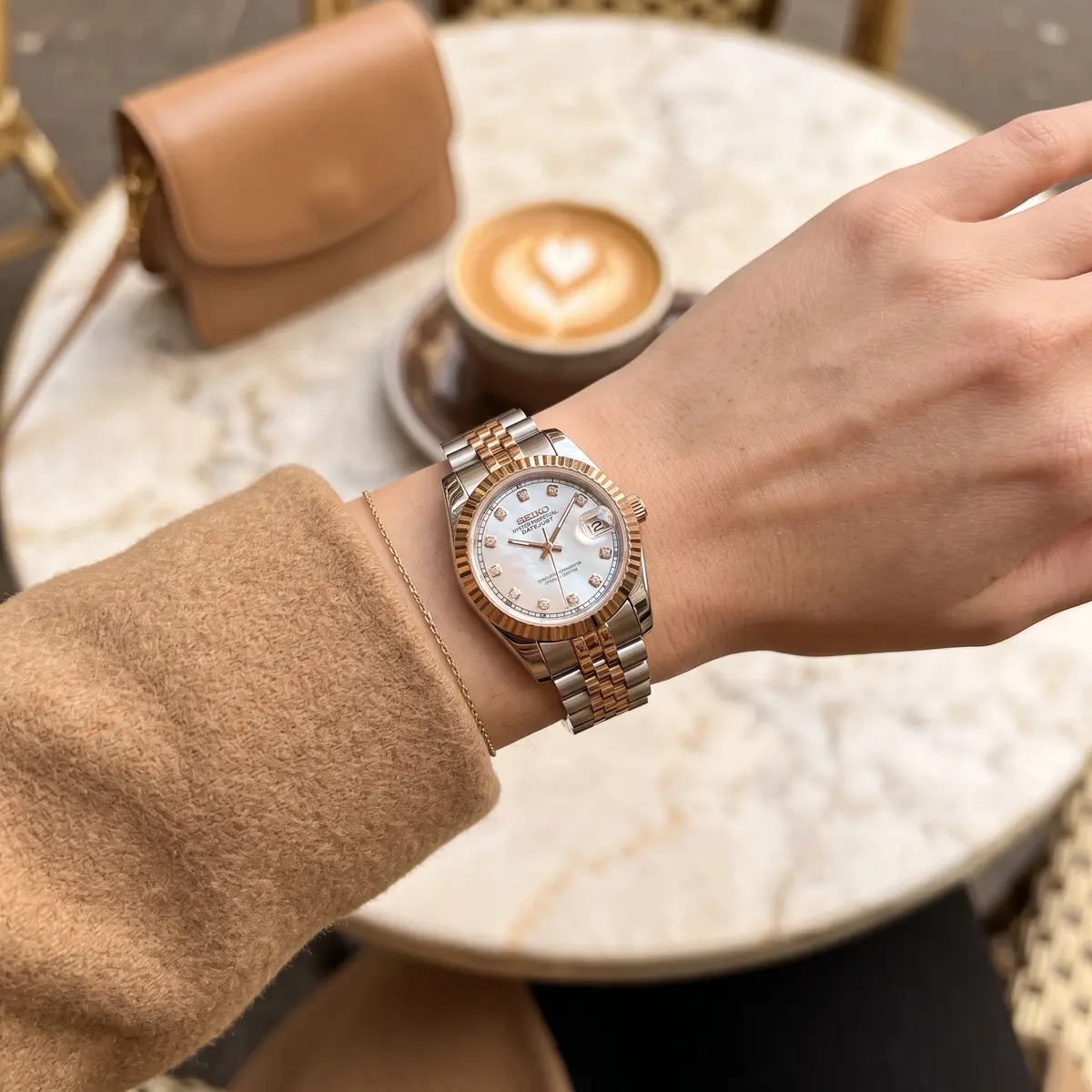 Seiko Mod Uhr SEIKO MOD Damen – Pearl Baguette – Automatik | MedoMods – am Handgelenk – Wristshot – MedoMods