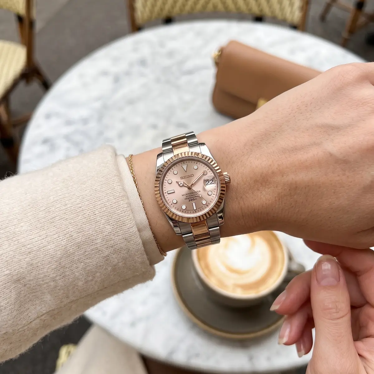 Seiko Mod Uhr SEIKO MOD Damen – Rosa/Rosé – Automatik | MedoMods – am Handgelenk – Wristshot – MedoMods
