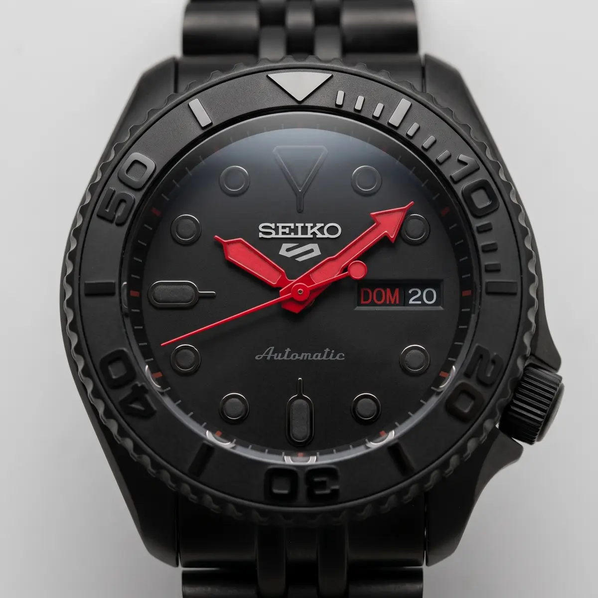 Seiko Mod Uhr Seikomariner | Schwarz auf Schwarz – Zifferblatt Nahaufnahme – MedoMods