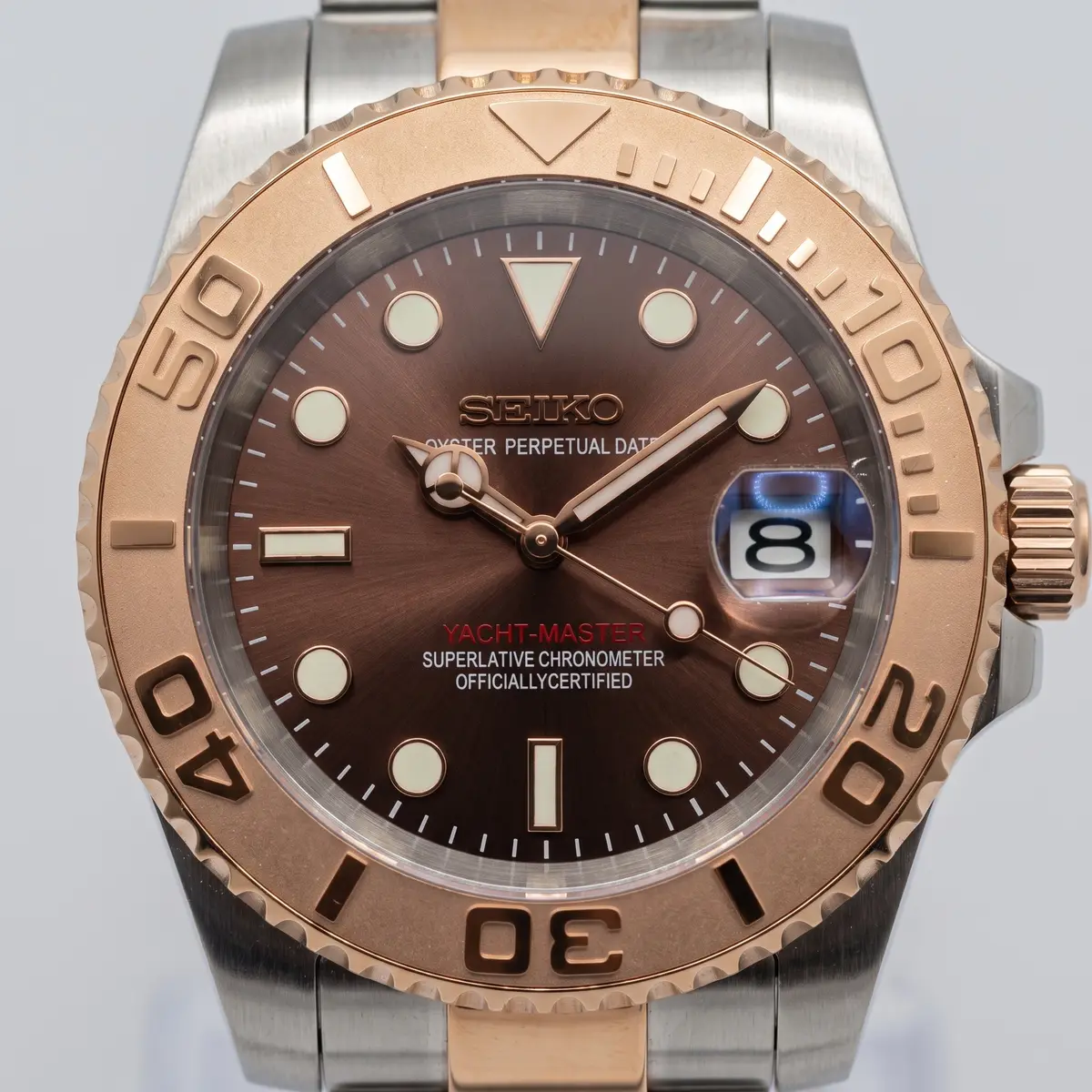 Seiko Mod Uhr Seikomariner Lünette in Braun/Schwarz – Zifferblatt Nahaufnahme – MedoMods