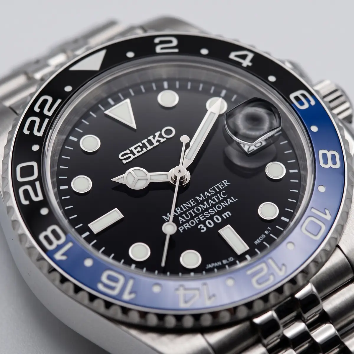 Seiko Mod Uhr Seikomariner | Zweifarbig: Blau und Schwarz – Zifferblatt Nahaufnahme – MedoMods