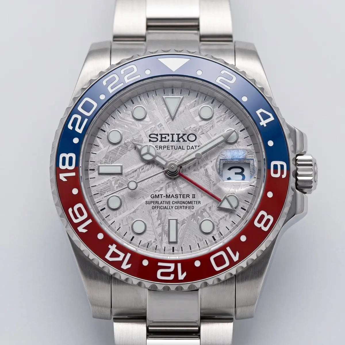GMT MOD mit Pepsi-Lünette in Blau/Rot und Meteorit-Zifferblatt, Oyster-Armband – MedoMods