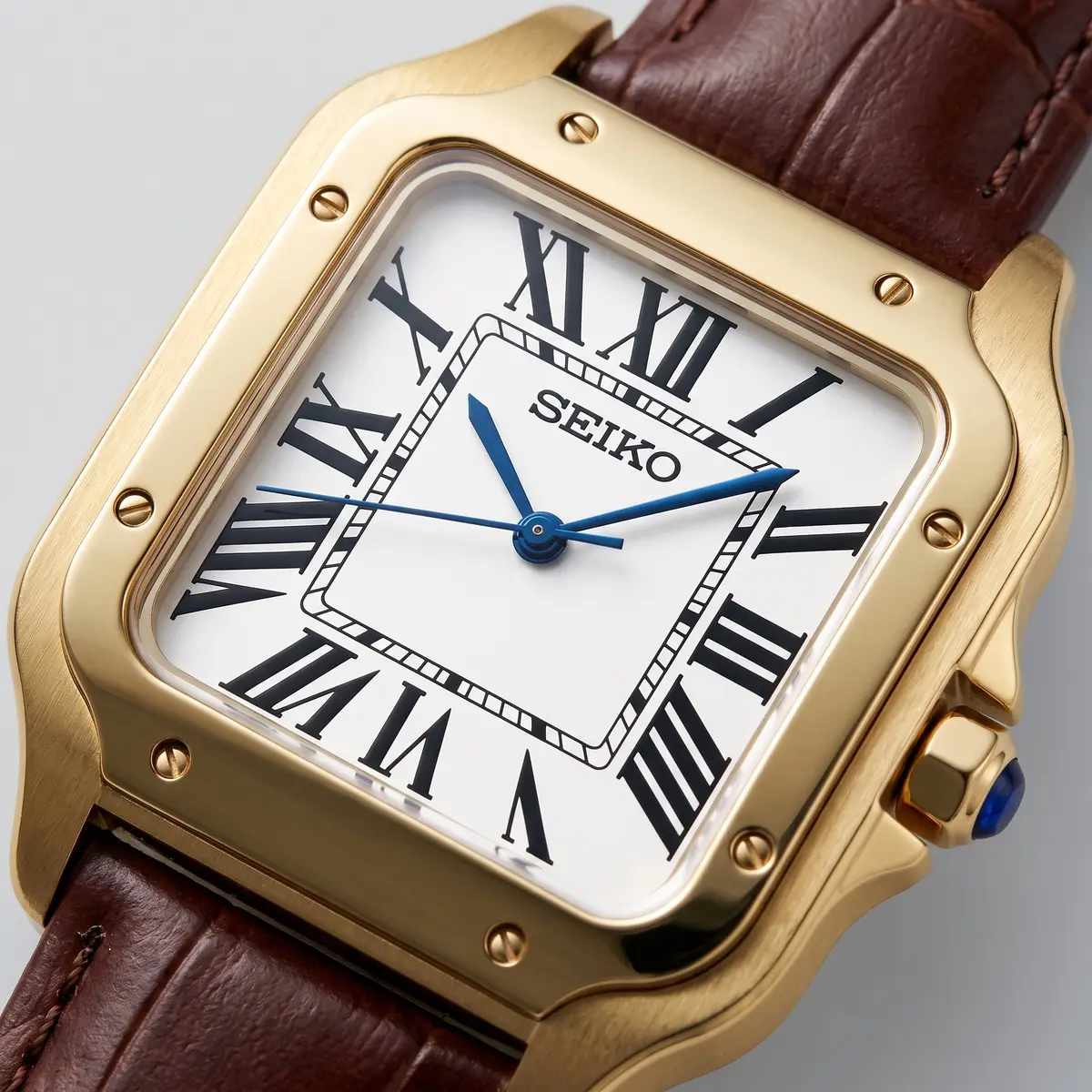 Seiko Mod Uhr SEIKTOS | Braunes Lederarmband & goldenes Zifferblatt – 38 mm – Zifferblatt Nahaufnahme – MedoMods