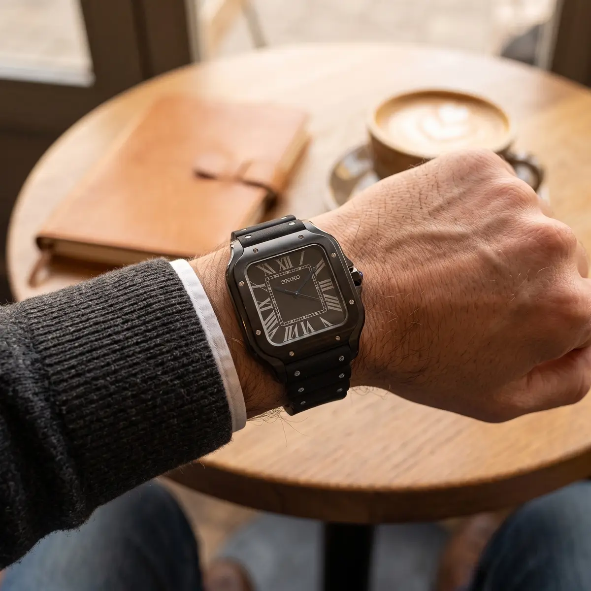 Seiko Mod Uhr SEIKTOS MOD – BLACKED OUT – am Handgelenk – Wristshot – MedoMods