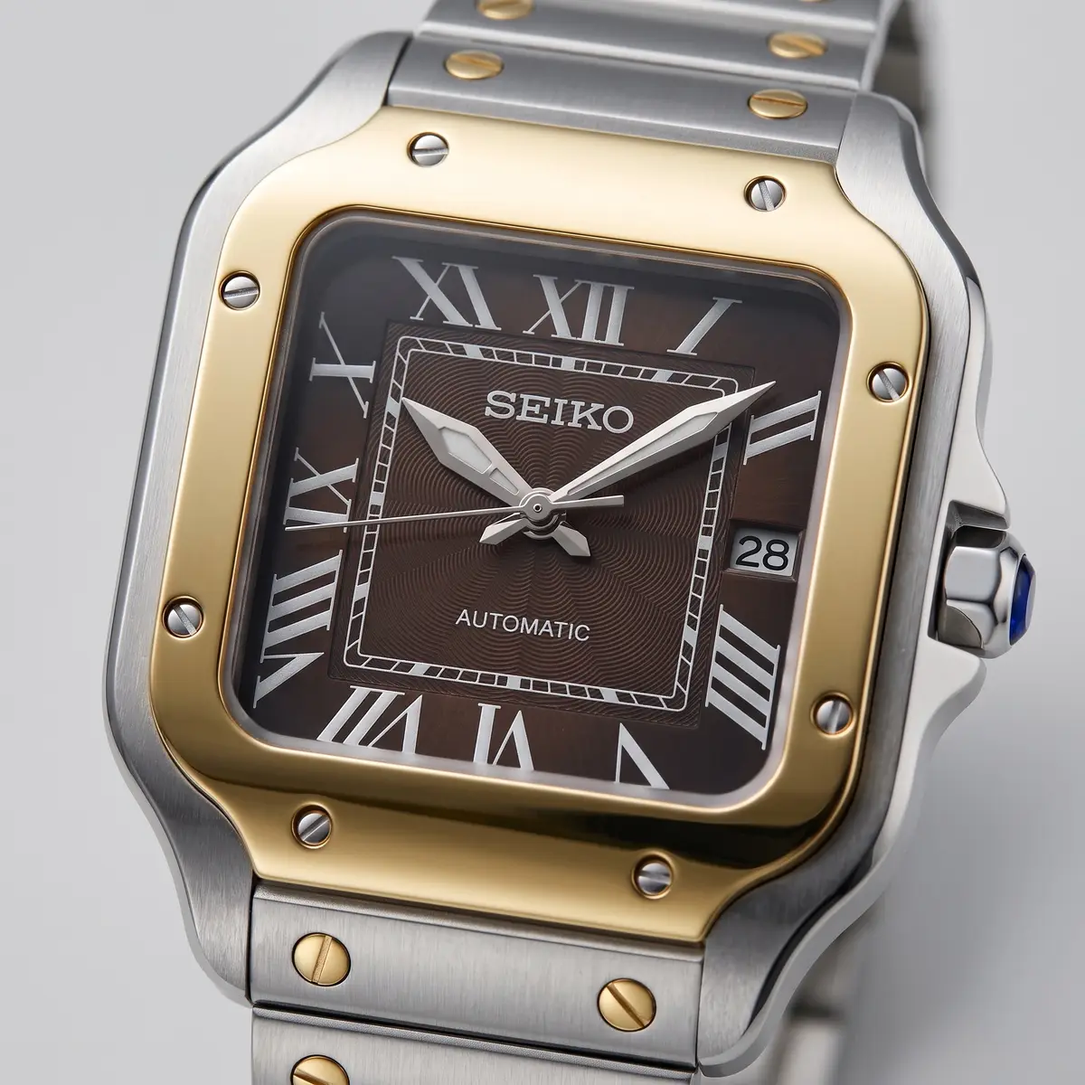 Seiko Mod Uhr SEIKTOS MOD – ZWEIFARBIG – BRAUN – Zifferblatt Nahaufnahme – MedoMods