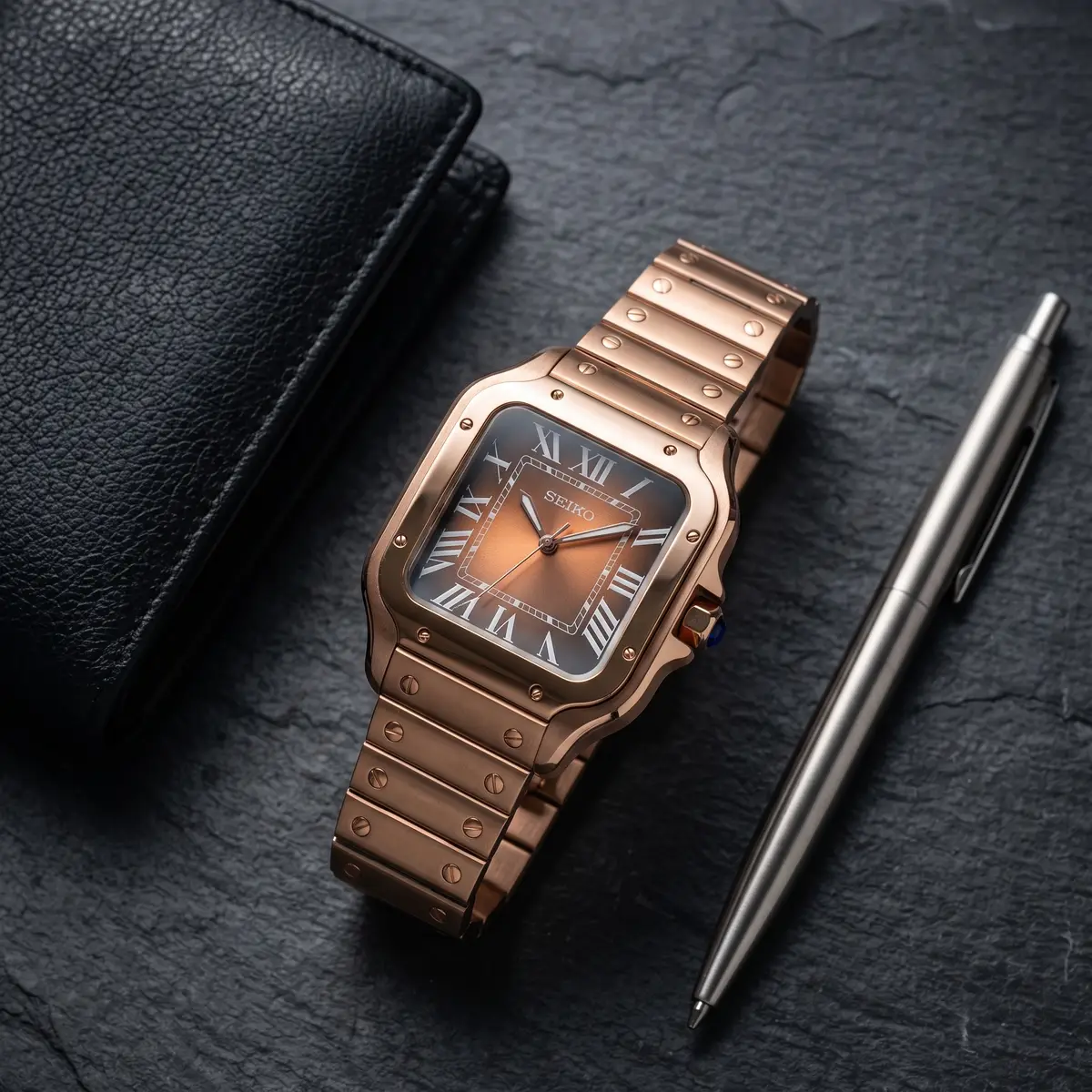 Seiko Mod Uhr SEIKTOS | Roségold & braunes Zifferblatt – 38 mm – Flatlay auf Schiefer – MedoMods