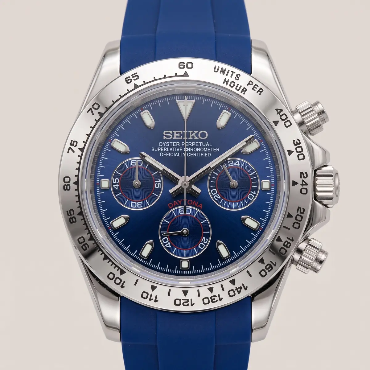Seiko Mod Uhr TONA MOD | Blaues Gummi, blauer Stahl – 40 mm – Zifferblatt Nahaufnahme – MedoMods