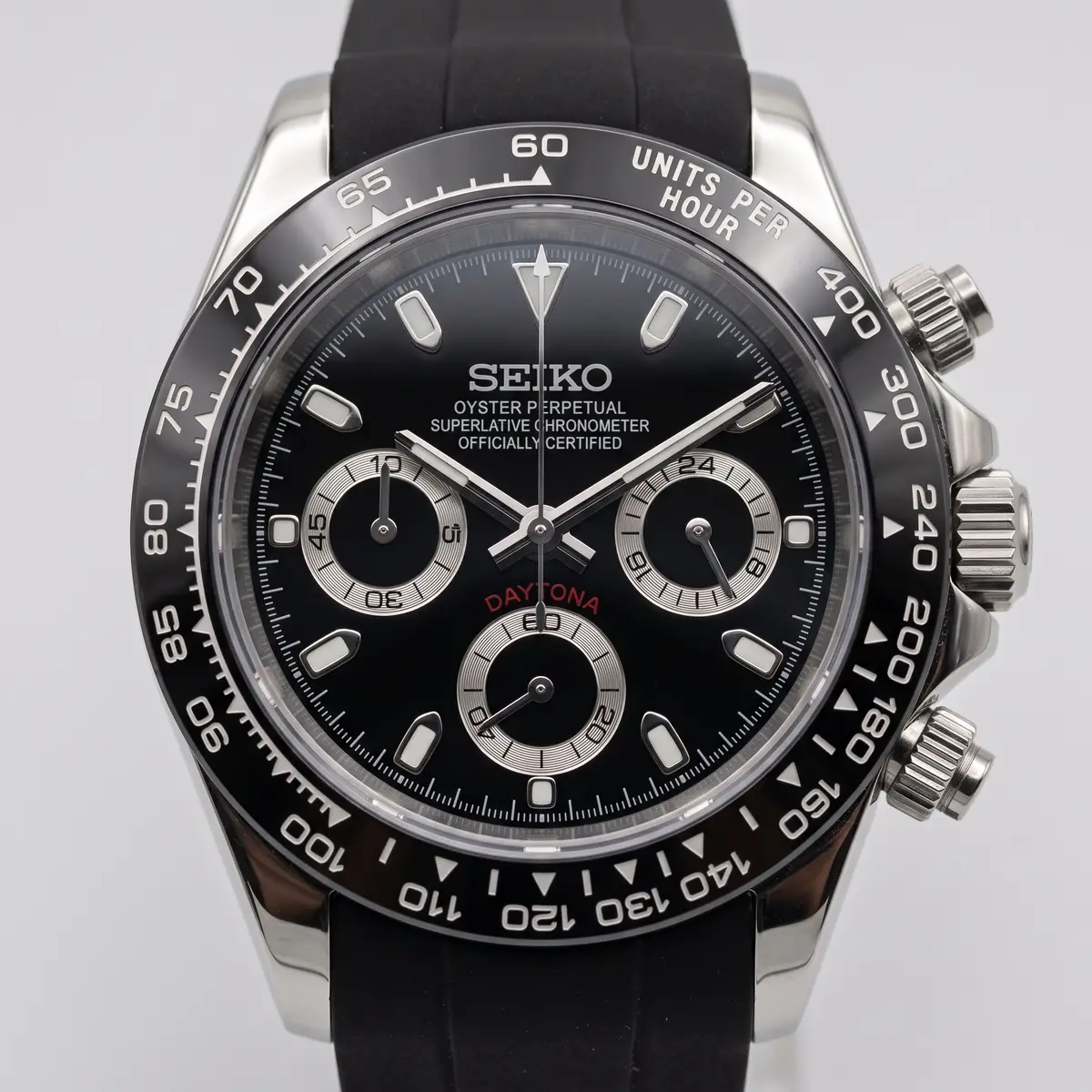 Seiko Mod Uhr TONA MOD | Double Black Steel – 40 mm – Zifferblatt Nahaufnahme – MedoMods