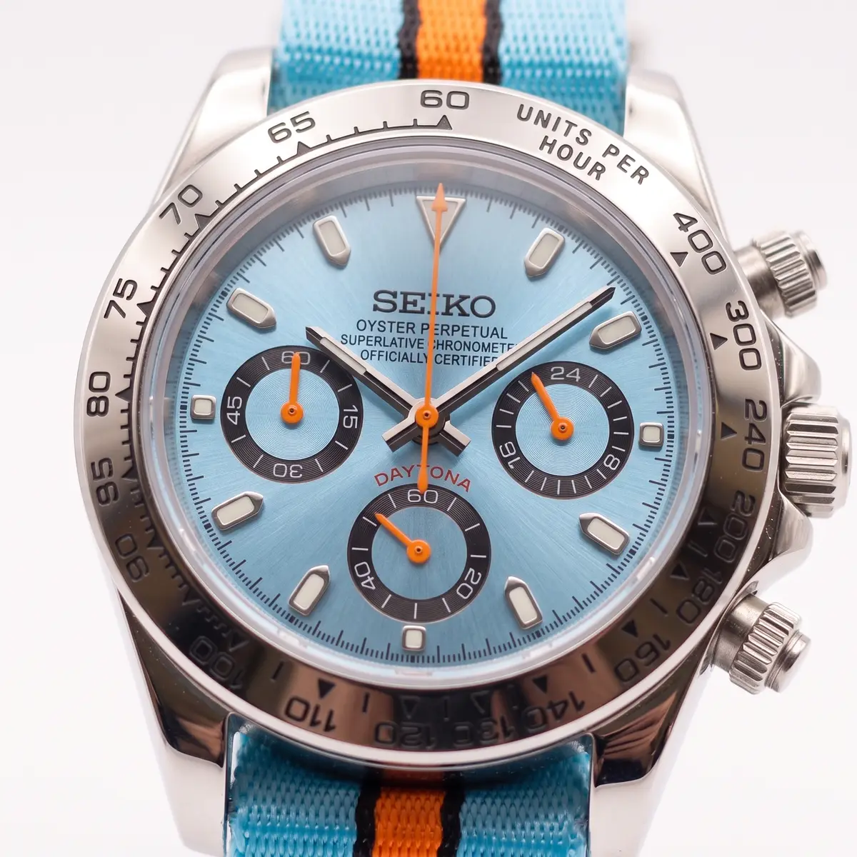 Seiko Mod Uhr TONA MOD | Eisblau – Gulf-NATO-Armband – 40 mm – Zifferblatt Nahaufnahme – MedoMods