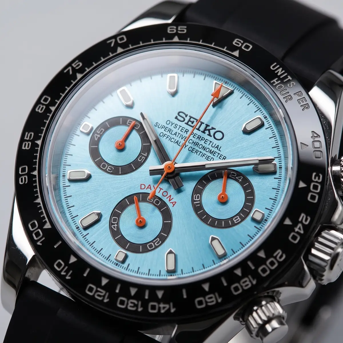 Seiko Mod Uhr TONA MOD | Eisblau – Kautschukarmband – 40 mm – Zifferblatt Nahaufnahme – MedoMods
