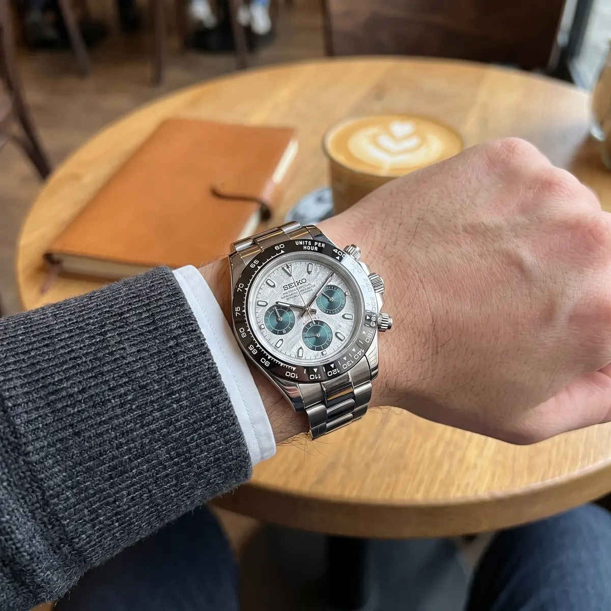 Seiko Mod Uhr TONA MOD – METEORIT – am Handgelenk – Wristshot – MedoMods