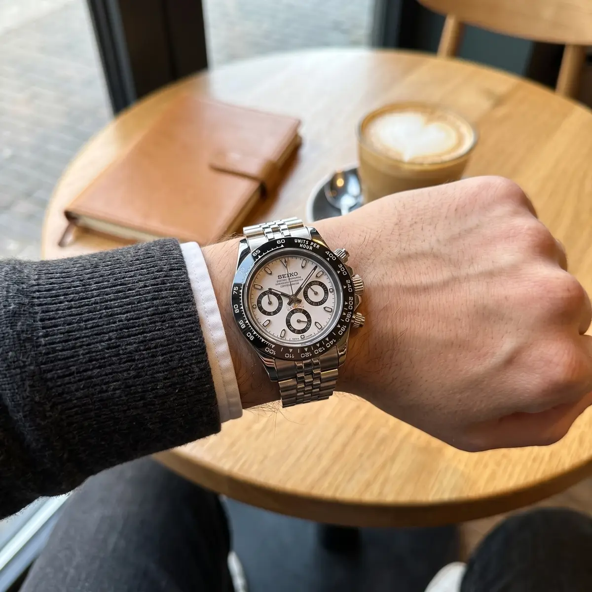Seiko Mod Uhr TONA MOD | Panda – Stahl-Lünette – 40 mm – am Handgelenk – Wristshot – MedoMods