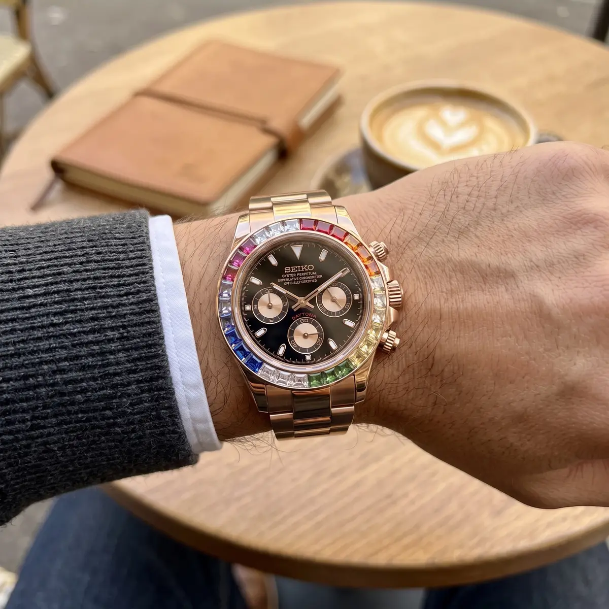 Seiko Mod Uhr TONA MOD – ROSE RAINBOW – am Handgelenk – Wristshot – MedoMods