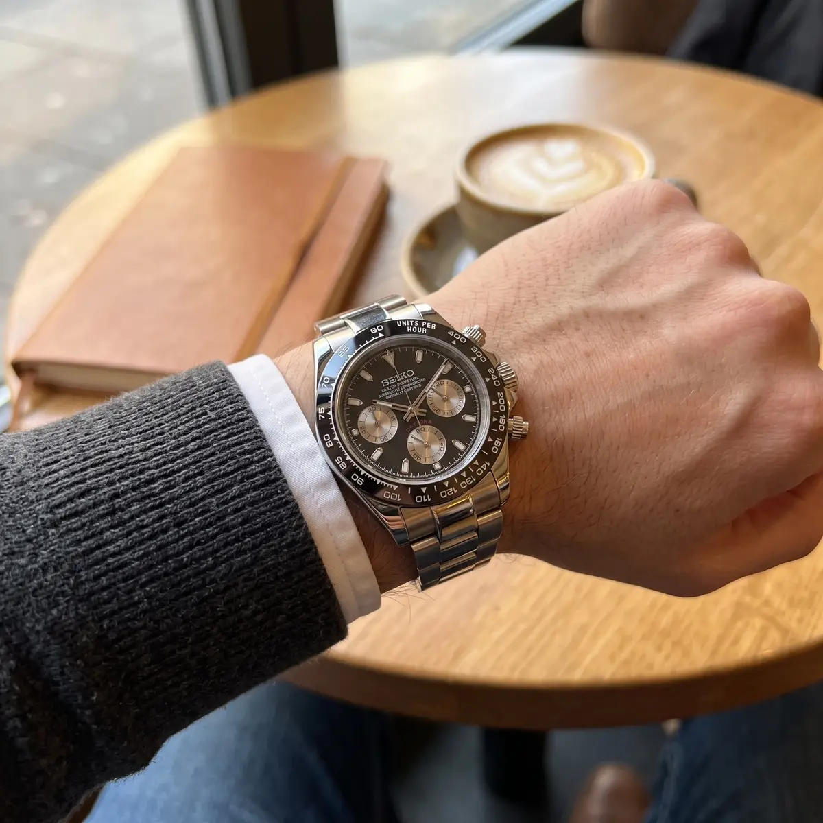 Seiko Mod Uhr TONA MOD | Stahl schwarz – 40 mm – am Handgelenk – Wristshot – MedoMods
