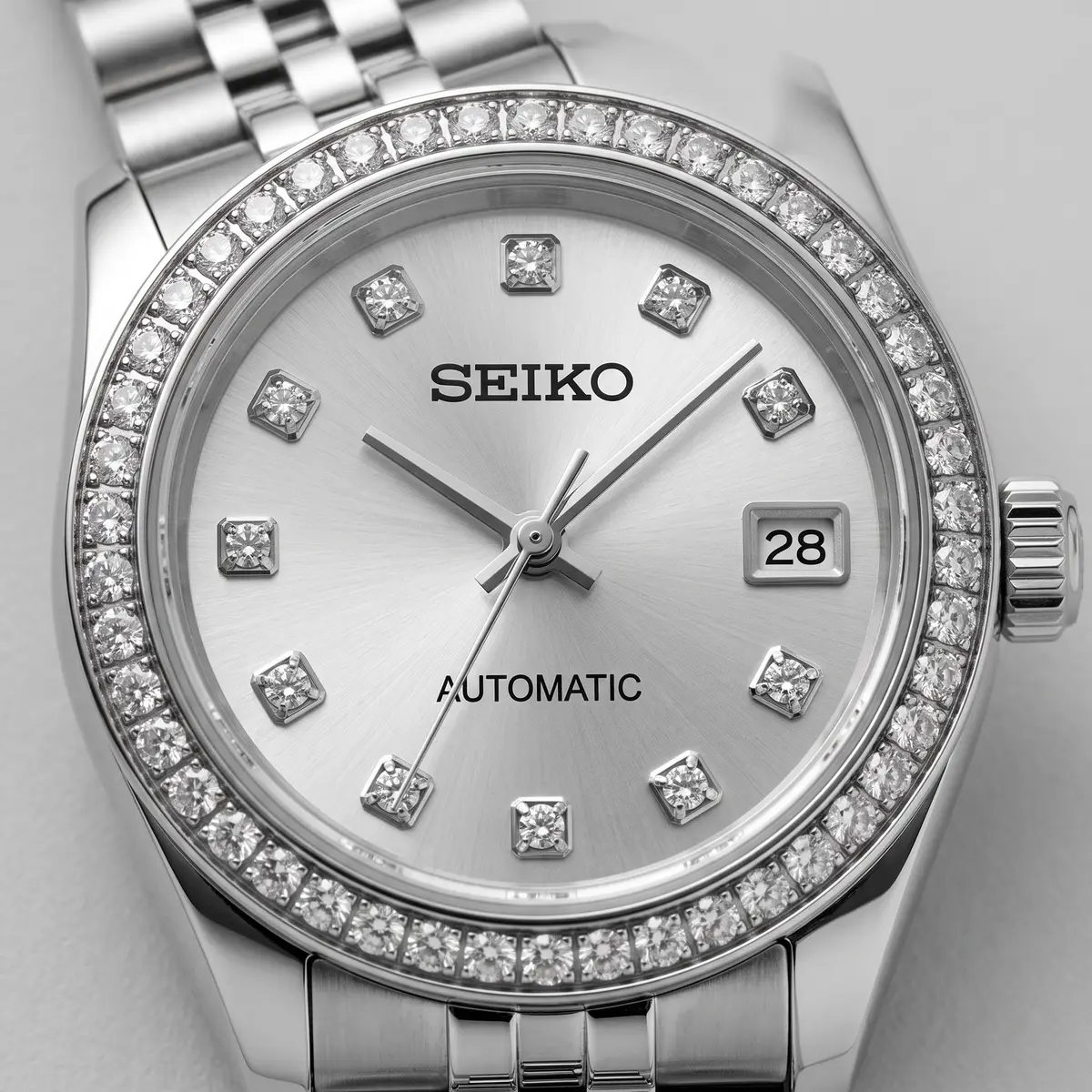Seiko Mod Uhr DIAMANT-SILBER FÜR DAMEN – Zifferblatt Nahaufnahme – MedoMods