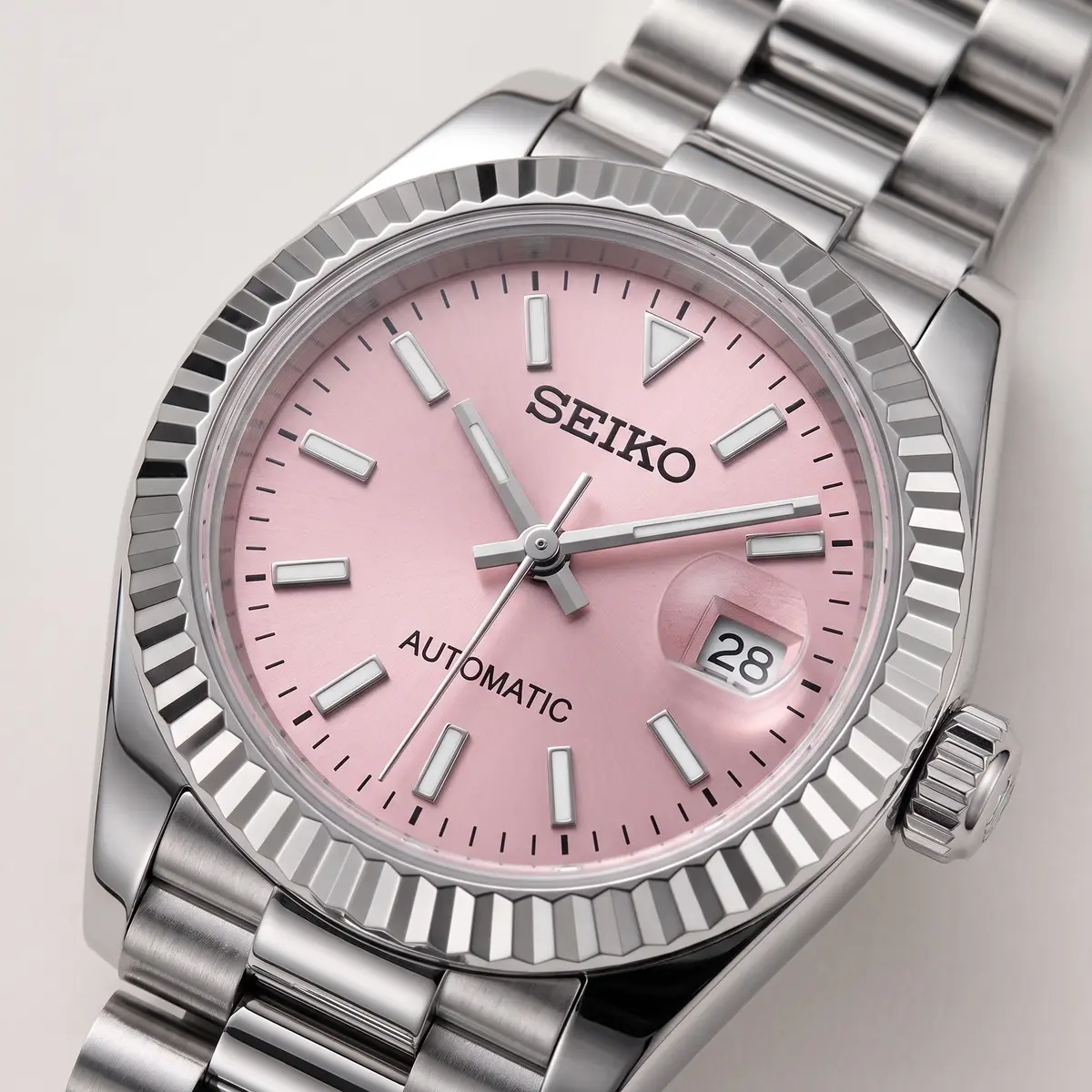Seiko Mod Uhr DAMEN ROSA – Zifferblatt Nahaufnahme – MedoMods